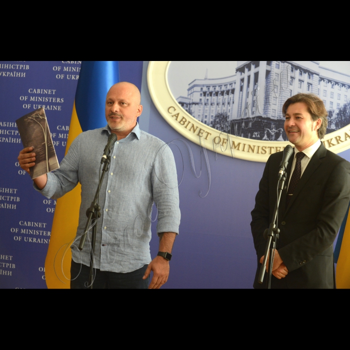 09 вересня 2016 оголошення міста-господаря Євробачення-2017. 
На брифінгу в Кабінеті Міністрів України назвали місто, в якому пройде міжнародний пісенний конкурс Євробачення 2017.
За перемогу активно боролися Київ, Одеса і Дніпро.
У результаті столицею пісенного конкурсу наступного року стане Київ.
Голова Національна телекомпанія України Зураб Аласанія і міністр культури України Євген Ніщук під час оголошення міста-господаря Євробачення-2017. 