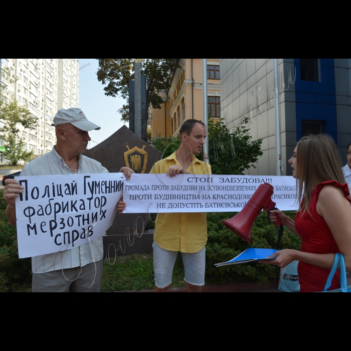 12 вересня 2016 біля прокуратури м. Києва пройшла акція «Прокурори! Відверніть людські жертви!». Учасники пікету  протестували проти незаконної забудови зсувного схилу Батиєвої гори столиці 25-поверховими комерційними висотками. Організатор акції – громадянська кампанія «Форум порятунку Києва».