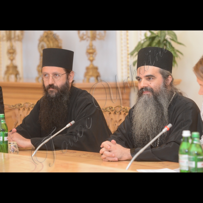 17 вересня 2016 Андрій Парубій: єдність і автокефалія Православної Церкви в Україні - запорука державної безпеки
Голова Верховної Ради України Андрій Парубій у суботу провів зустріч з делегацією ченців одного з найдавніших монастирів великого релігійного центру православної церкви  - Святої Гори Афон, зокрема, секретарем монастиря Кутлумуш ієромонахом Хризостомом і ієродияконом Хризостомом, які перебувають у Києві на запрошення Відкритого Православного Університету Святої Софії-Премудрості.