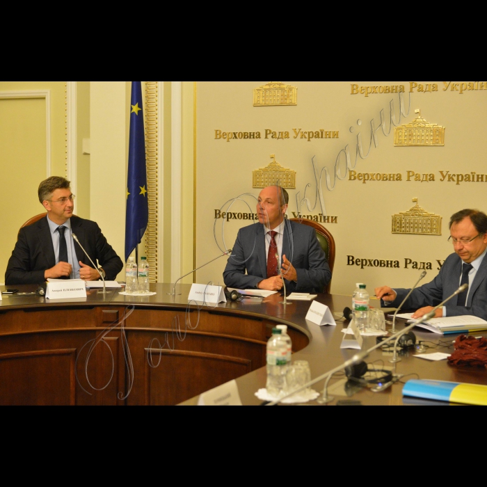 20 вересня 2016 у Верховній Раді України відбулося Четверте засідання Парламентського комітету асоціації між Україною та ЄС (ПКА).
У засіданні взяли участь: Голова Верховної Ради України Андрій Парубій, народні депутати України - члени Української частини ПКА на чолі з Співголовою Миколою Княжицьким, депутати Європарламенту на чолі зі Співголовою Адреєм Плєнковичем, представники Уряду України, а також представники виконавчих інституцій ЄС.