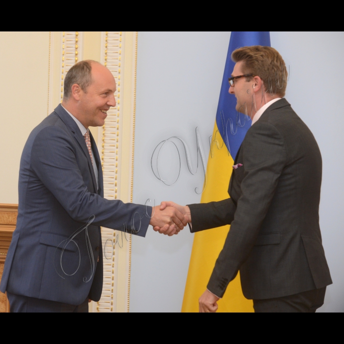 21 вересня 2016 Голова Верховної Ради України Андрій Парубій зустрівся з Надзвичайним і Повноважним Послом Румунії в Україні К-Л. Цуркану (Крістіан-Леон Цуркану).