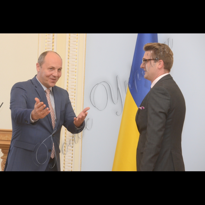 21 вересня 2016 Голова Верховної Ради України Андрій Парубій зустрівся з Надзвичайним і Повноважним Послом Румунії в Україні К-Л. Цуркану (Крістіан-Леон Цуркану).