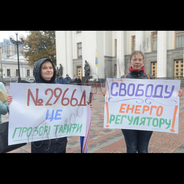 22 вересня 2016 біля Верховної Ради відбулася акція «Свободу енергорегулятору!» з вимогою прийняти Проект закону «Про Національну комісію в сфері енергетики та комунальних послуг» (№2966-д), який депутати розглядатимуть повторно у другому читанні. Активісти Громадської організації «Український Центр Європейської Політки», ОПОРА, Dixi group представлять перед входом до парламенту велику інсталяцію, яка символізуватиме незалежність оновленого національного енергетичного регулятора.