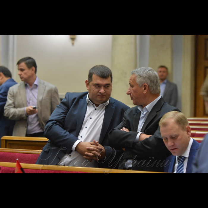4 жовтня 2016 Сесія Верховної Ради України.
Сергій Валентиров, Іван Куліченко - БПП.
