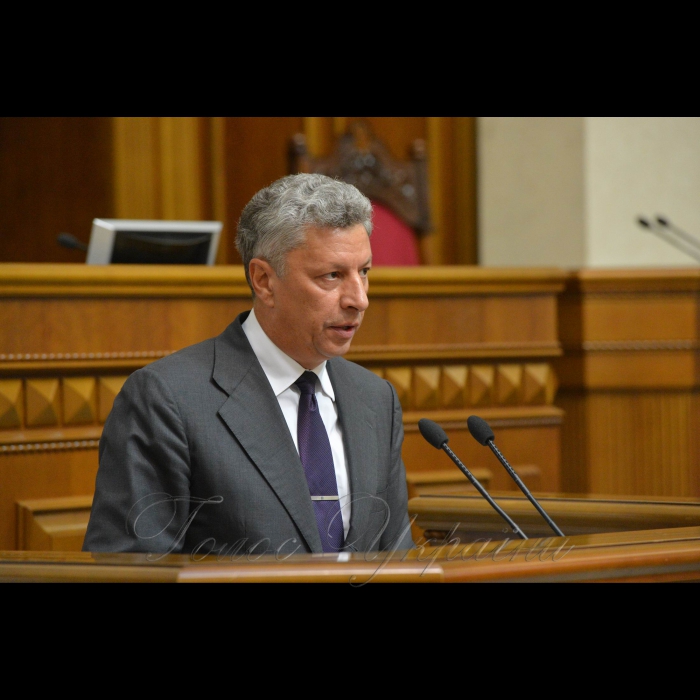 4 жовтня 2016 ВР, виступи представників фракцій.
Юрій Бойко – ОП.