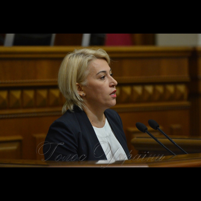 4 жовтня 2016 ВР, виступи представників фракцій.
Альона Бабак - Самопоміч.
