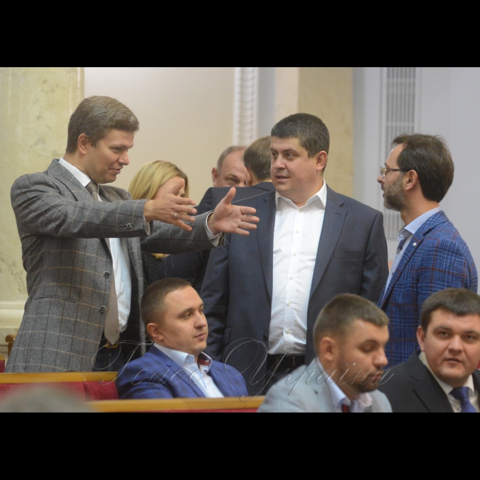 5 жовтня 2016 засідання Верховної Ради.
Леонід Ємець, Максим Бурбак, Георгій Логвинський НФ.