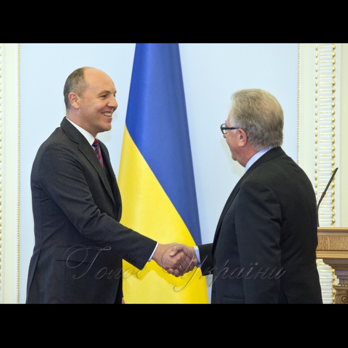7 жовтня 2016 зустріч Голови Верховної Ради України А.В. Парубія з Головою Європейської комісії за демократію через право (Венеціанська комісія) Дж. Букіккіо.
Голова Верховної Ради України Андрій Парубій, Головою Європейської комісії за демократію через право (Венеціанська комісія) Джанні Букіккіо.