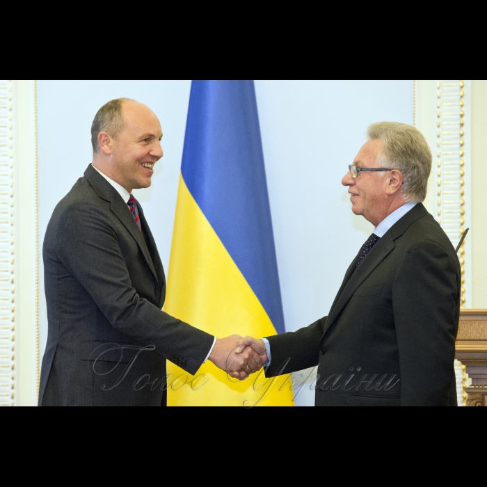 7 жовтня 2016 зустріч Голови Верховної Ради України А.В. Парубія з Головою Європейської комісії за демократію через право (Венеціанська комісія) Дж. Букіккіо.
Голова Верховної Ради України Андрій Парубій, Головою Європейської комісії за демократію через право (Венеціанська комісія) Джанні Букіккіо.