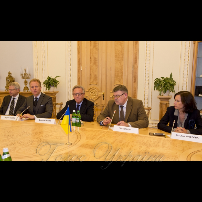 7 жовтня 2016 зустріч Голови Верховної Ради України А.В. Парубія з Головою Європейської комісії за демократію через право (Венеціанська комісія) Дж. Букіккіо.
Експерт Европейської комісії за демократію через право Татьяна Мічелова, Перекладач Сергій Саєнко, Голова Європейської комісії за демократію через право (Венеціанська комісія) Джанні Букіккіо,Головаофісу Ради Європи в Україні  Мортен Енберг, секретар Європейської комісії за демократію через право (Венеціанська комісія) Томас Маркерт.