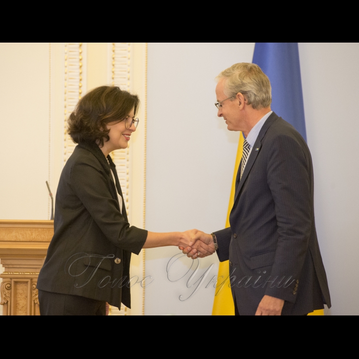 7 жовтня 2016 зустріч Заступника Голови Верховної Ради України Оксани Сироїд з Генеральним директором Директорату Європейської Комісії з питань політики добросусідства та переговорів щодо розширення Крістіаном Даніельсоном та Керуючим директором департаменту Європи та Центральної азії Європейської служби зовнішніх дій Томасом Майром-Хартінгом.