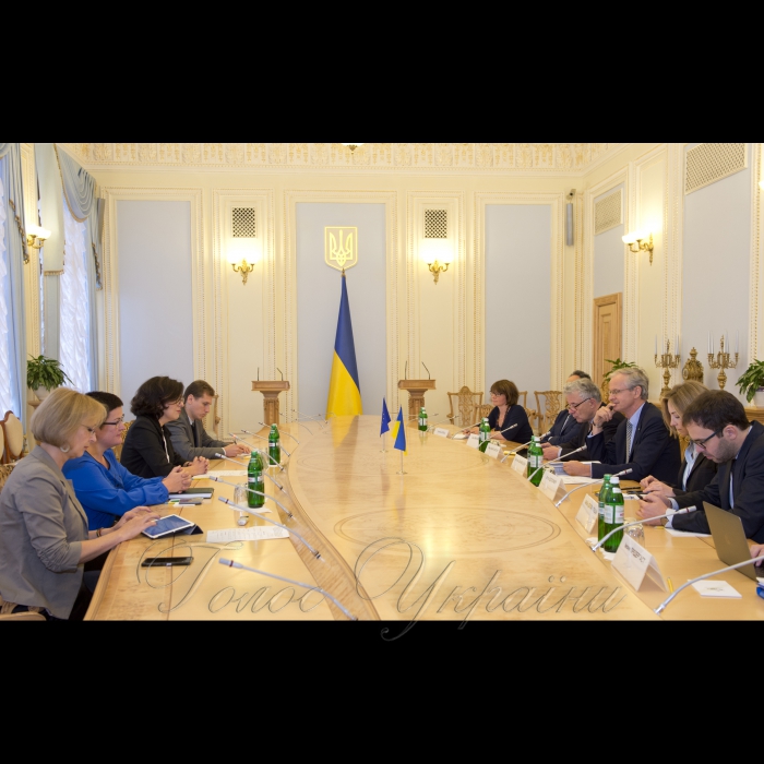 7 жовтня 2016 зустріч Заступника Голови Верховної Ради України Оксани Сироїд з Генеральним директором Директорату Європейської Комісії з питань політики добросусідства та переговорів щодо розширення Крістіаном Даніельсоном та Керуючим директором департаменту Європи та Центральної азії Європейської служби зовнішніх дій Томасом Майром-Хартінгом.