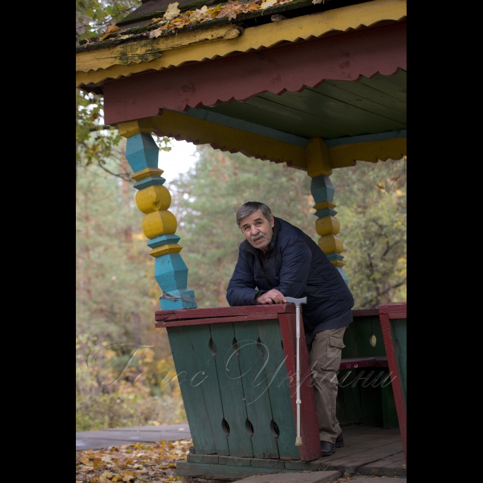 6 жовтня 2016 Кіївська обл. м. Ірпінь. Філія колективного підприємства Національної Спілки Письменників «Будинок творчості письменників».
Васи́ль Голоборо́дько, лауреат Національної премії України імені Тараса Шевченка переселенец з Луганська.
