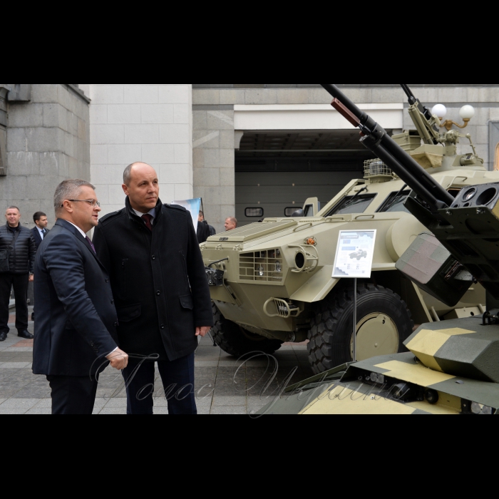 18 жовтня 2016 Голова Верховної Ради України Андрій Парубій оглянув сучасні військові розробки ДК «Укроборонпром».