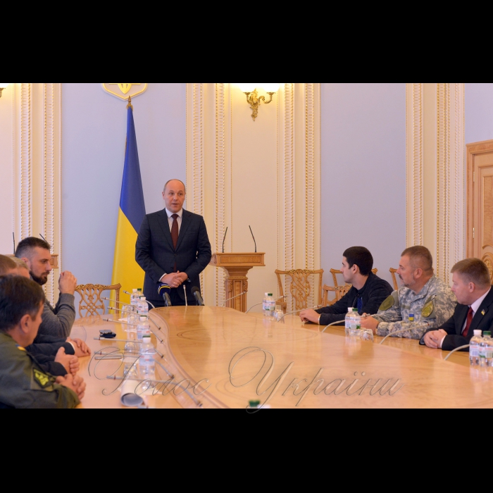 18 жовтня 2016 голова Верховної Ради України Андрій Парубій нагородив за вагомий особистий внесок у захист національних інтересів України, її суверенітету та територіальної цілісності, мужність та героїзм, проявлені під час виконання бойових завдань у зоні проведення Антитерористичної операції на сході України, активну громадську діяльність 
народних депутатів України.