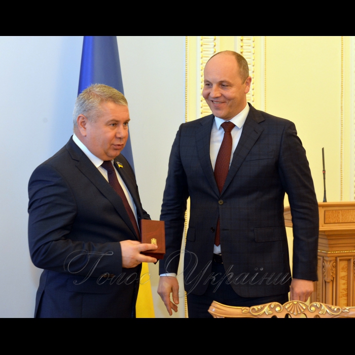 18 жовтня 2016 голова Верховної Ради України Андрій Парубій нагородив за вагомий особистий внесок у захист національних інтересів України, її суверенітету та територіальної цілісності, мужність та героїзм, проявлені під час виконання бойових завдань у зоні проведення Антитерористичної операції на сході України, активну громадську діяльність народних депутатів України.
Андрій Антонищак - орденом Богдана Хмельницкого ІІІ ступеня.
