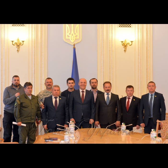 18 жовтня 2016 голова Верховної Ради України Андрій Парубій нагородив за вагомий особистий внесок у захист національних інтересів України, її суверенітету та територіальної цілісності, мужність та героїзм, проявлені під час виконання бойових завдань у зоні проведення Антитерористичної операції на сході України, активну громадську діяльність 
народних депутатів України.