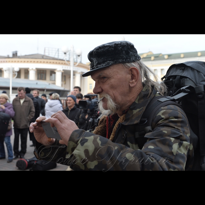 20 жовтня 2016 з Центрального залізничного вокзалу міста Києва вирушає «Потяг Єднання України «Труханівська Січ». Пасажири потягу — митці, волонтери, громадські діячі — проведуть концерти, лекції, майстер-класи у навчальних закладах та Будинках культури за маршрутом пересування. Цього разу поїзд проїде центральними та західними регіонами України. Зокрема, колектив потягу відвідає Житомирську, Вінницьку, Хмельницьку, Тернопільську, Львівську та Волинську області. Це вже третя подібна акція, яка проводиться за ініціативи Президента України — Верховного Головнокомандувача Збройних Сил України.