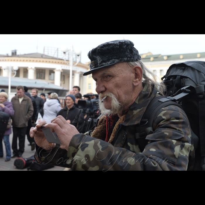 20 жовтня 2016 з Центрального залізничного вокзалу міста Києва вирушає «Потяг Єднання України «Труханівська Січ». Пасажири потягу — митці, волонтери, громадські діячі — проведуть концерти, лекції, майстер-класи у навчальних закладах та Будинках культури за маршрутом пересування. Цього разу поїзд проїде центральними та західними регіонами України. Зокрема, колектив потягу відвідає Житомирську, Вінницьку, Хмельницьку, Тернопільську, Львівську та Волинську області. Це вже третя подібна акція, яка проводиться за ініціативи Президента України — Верховного Головнокомандувача Збройних Сил України.