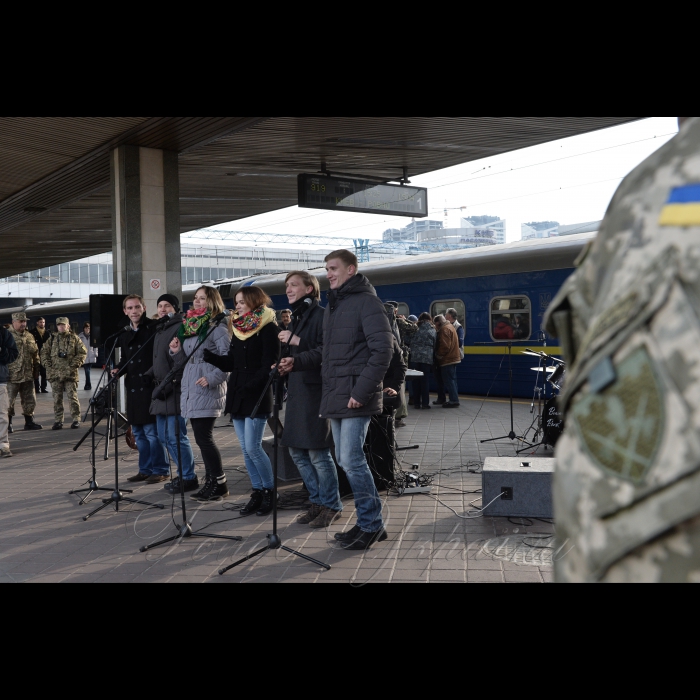 20 жовтня 2016 з Центрального залізничного вокзалу міста Києва вирушає «Потяг Єднання України «Труханівська Січ». Пасажири потягу — митці, волонтери, громадські діячі — проведуть концерти, лекції, майстер-класи у навчальних закладах та Будинках культури за маршрутом пересування. Цього разу поїзд проїде центральними та західними регіонами України. Зокрема, колектив потягу відвідає Житомирську, Вінницьку, Хмельницьку, Тернопільську, Львівську та Волинську області. Це вже третя подібна акція, яка проводиться за ініціативи Президента України — Верховного Головнокомандувача Збройних Сил України.