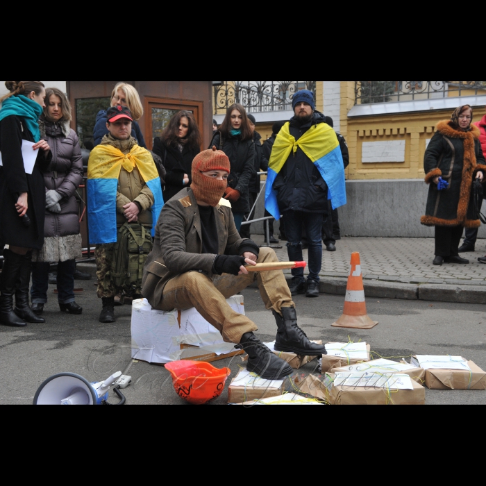28 жовтня 2016 Громадянська ініціатива Євромайдан SOS провела акцію біля Адміністрації Президента. 
24 жовтня 2016 року Генпрокурор України підписав Наказ номер 79 для вдосконалення роботи Генеральної прокуратури. Даний наказ об’єднав справи майданівців зі справою Януковича і може призвести до безкарності організованого злочинного угрупування, яке здійснювало переслідування мирного протесту та грабувало країну впродовж 2010-2014 років. 