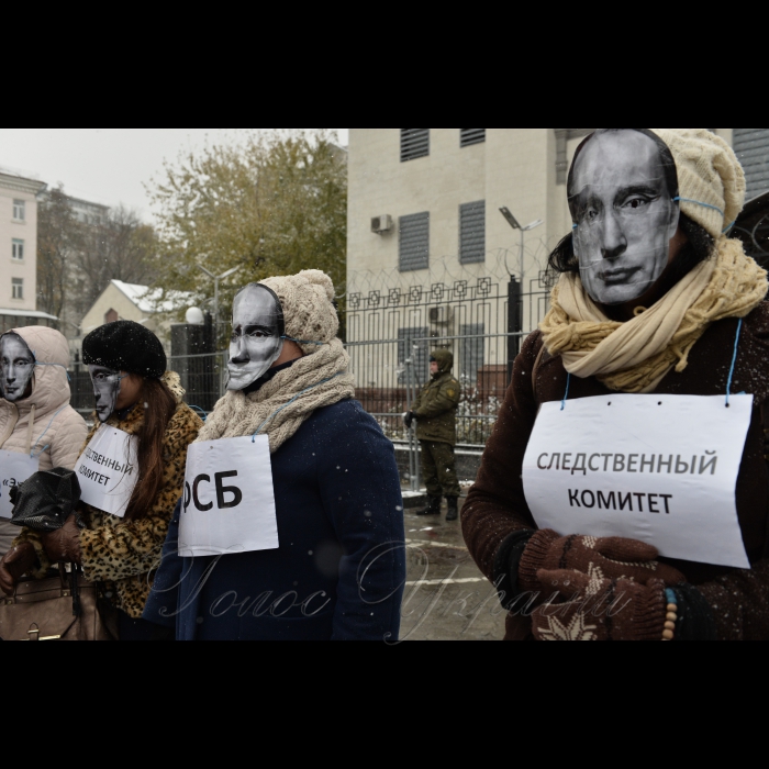 2 листопада 2016 Київ. Біля посольства РФ в Україні (м.Київ, Повітрофлотський просп. 27) відбулася акція-перфоманс «Росія поставила на конвеєр розправи над українськими журналістами». Акція приурочена до Міжнародного дня ООН за припинення безкарності за злочини проти журналістів.
