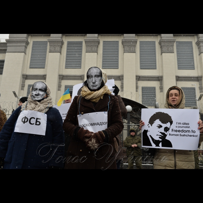 2 листопада 2016 Київ. Біля посольства РФ в Україні (м.Київ, Повітрофлотський просп. 27) відбулася акція-перфоманс «Росія поставила на конвеєр розправи над українськими журналістами». Акція приурочена до Міжнародного дня ООН за припинення безкарності за злочини проти журналістів.