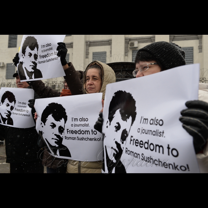 2 листопада 2016 Київ. Біля посольства РФ в Україні (м.Київ, Повітрофлотський просп. 27) відбулася акція-перфоманс «Росія поставила на конвеєр розправи над українськими журналістами». Акція приурочена до Міжнародного дня ООН за припинення безкарності за злочини проти журналістів.