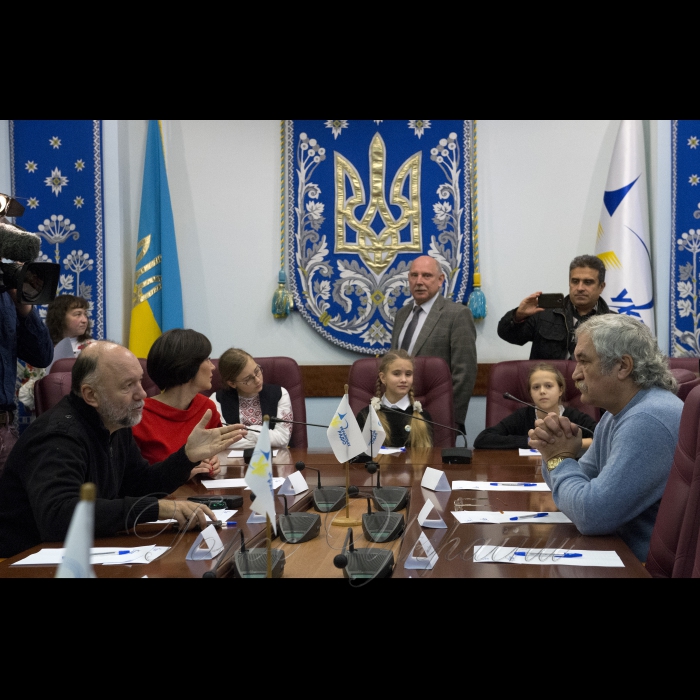 9 листопада 2016 у День української писемності та мови, віце-прем’єр-міністр України В’ячеслав Кириленко взяв участь у написанні XVІ радіодиктанту національної єдності. Захід проводиться щорічно на Українському радіо (прес-центр Українського радіо).