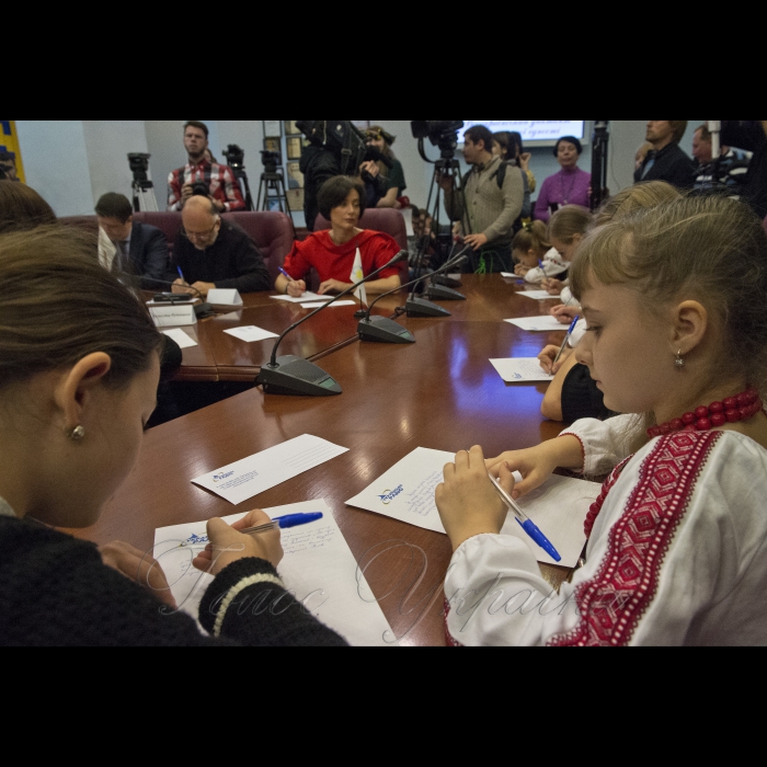 9 листопада 2016 у День української писемності та мови, віце-прем’єр-міністр України В’ячеслав Кириленко взяв участь у написанні XVІ радіодиктанту національної єдності. Захід проводиться щорічно на Українському радіо (прес-центр Українського радіо).