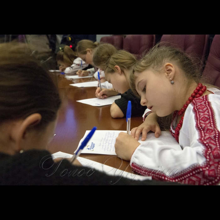 9 листопада 2016 у День української писемності та мови, віце-прем’єр-міністр України В’ячеслав Кириленко взяв участь у написанні XVІ радіодиктанту національної єдності. Захід проводиться щорічно на Українському радіо (прес-центр Українського радіо).