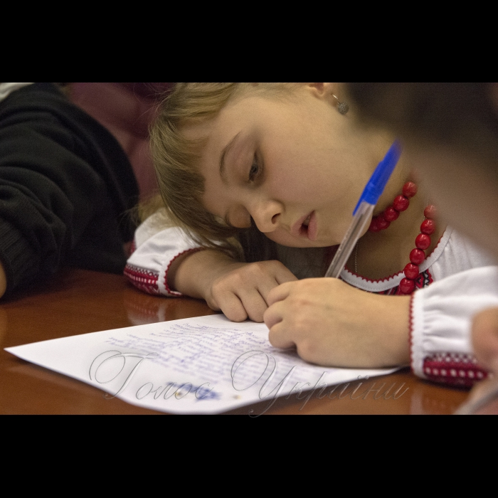 9 листопада 2016 у День української писемності та мови, віце-прем’єр-міністр України В’ячеслав Кириленко взяв участь у написанні XVІ радіодиктанту національної єдності. Захід проводиться щорічно на Українському радіо (прес-центр Українського радіо).