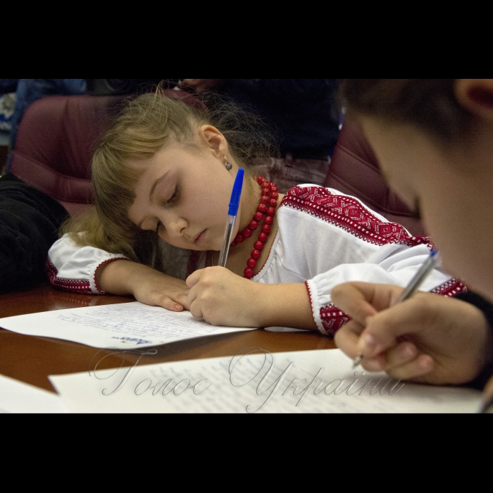 9 листопада 2016 у День української писемності та мови, віце-прем’єр-міністр України В’ячеслав Кириленко взяв участь у написанні XVІ радіодиктанту національної єдності. Захід проводиться щорічно на Українському радіо (прес-центр Українського радіо).