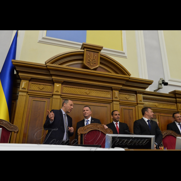 23 листопада 2016 зустріч Голови Верховної Ради України Андрія Парубія зі Спікером Кнесету Держави Ізраїль Юлієм Едельштейном.
Підписання Меморандуму про співробітництво між Верховною Радою України та Кнесетом Держави Ізраїль, підхід до преси, огляд сесійної залі.