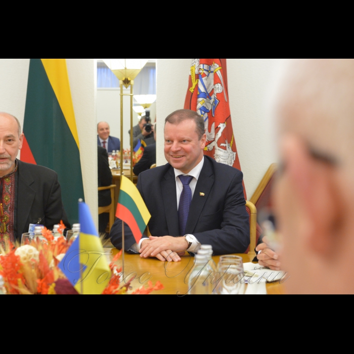 28 листопада 2016 візит Голови Верховної Ради України Андрія Парубія до Литовської Республіки. Зустріч Голови Верховної Ради України Андрія Парубія з прем’єр-міністром Литви Саулюсом Сквернялісом.