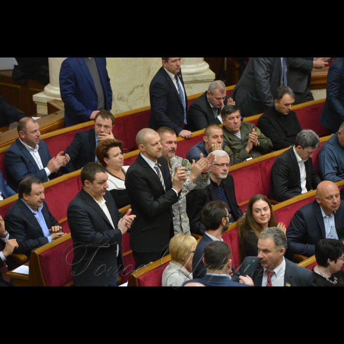 7 грудня 2016 пленарне засідання Верховної Ради України.
Голосування за постанову про Голодомор.