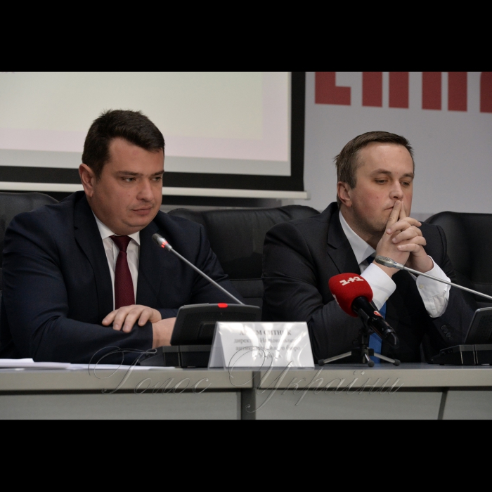 8 грудня 2016 відбувся спільний брифінг директора Національного антикорупційного бюро України Артема Ситника та заступника генерального прокурора – керівника Спеціалізованої антикорупційної прокуратури Назара Холодницького на тему: