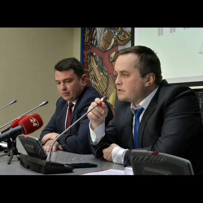 8 грудня 2016 відбувся спільний брифінг директора Національного антикорупційного бюро України Артема Ситника та заступника генерального прокурора – керівника Спеціалізованої антикорупційної прокуратури Назара Холодницького на тему:
