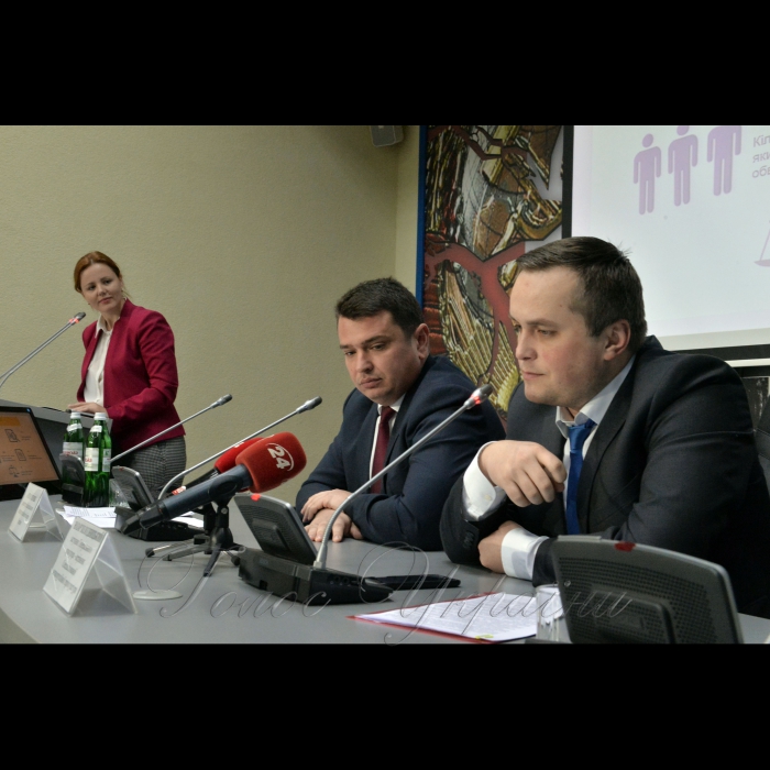 8 грудня 2016 відбувся спільний брифінг директора Національного антикорупційного бюро України Артема Ситника та заступника генерального прокурора – керівника Спеціалізованої антикорупційної прокуратури Назара Холодницького на тему: