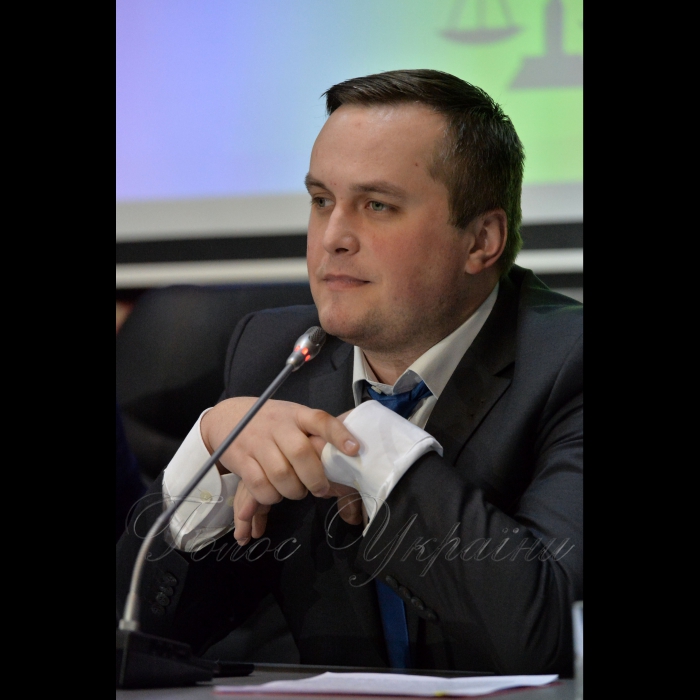 8 грудня 2016 відбувся спільний брифінг директора Національного антикорупційного бюро України Артема Ситника та заступника генерального прокурора – керівника Спеціалізованої антикорупційної прокуратури Назара Холодницького на тему:
