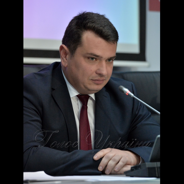 8 грудня 2016 відбувся спільний брифінг директора Національного антикорупційного бюро України Артема Ситника та заступника генерального прокурора – керівника Спеціалізованої антикорупційної прокуратури Назара Холодницького на тему: