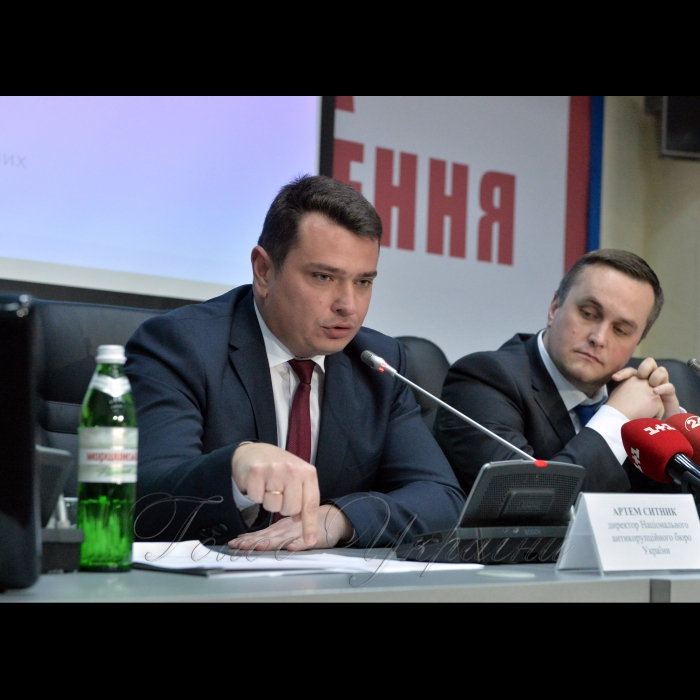 8 грудня 2016 відбувся спільний брифінг директора Національного антикорупційного бюро України Артема Ситника та заступника генерального прокурора – керівника Спеціалізованої антикорупційної прокуратури Назара Холодницького на тему: