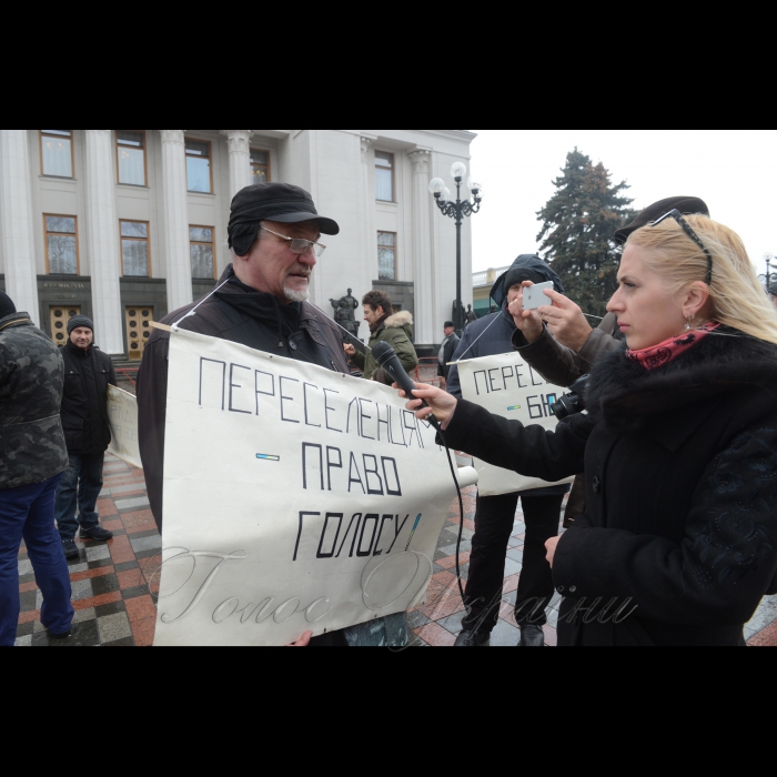 9 грудня 2016 з нагоди Всесвітнього дня прав людини переселенці  пікетували Верховну Раду України. Вимоги:  Відновити право обирати своїх представників в органи влади та місцевого самоврядування; Законодавчо забезпечити державними (місцевими) ресурсами виконання програм з адаптації та інтеграції ВПО в нові територіальні громади  та ін.