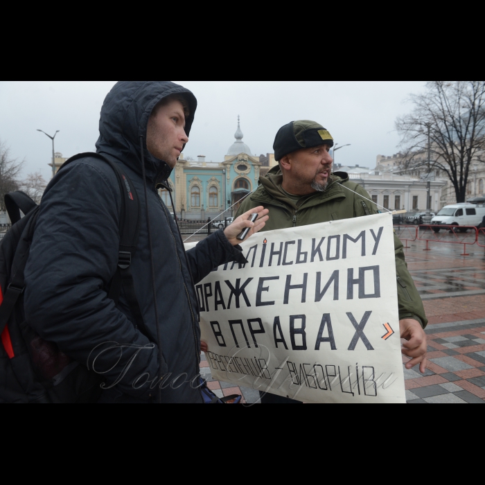 9 грудня 2016 з нагоди Всесвітнього дня прав людини переселенці  пікетували Верховну Раду України. Вимоги:  Відновити право обирати своїх представників в органи влади та місцевого самоврядування; Законодавчо забезпечити державними (місцевими) ресурсами виконання програм з адаптації та інтеграції ВПО в нові територіальні громади  та ін.