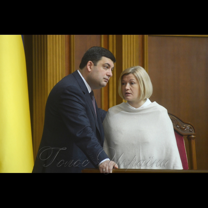 9 грудня 2016 пленарне засідання Верховної Ради України.
Прем’єр–міністр Володимир Гройсман та Ірина Геращенко.