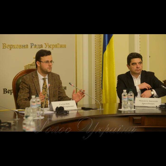 13 грудня 2016 у рамках парламентського круглого столу «Кооперація та ESOP в Україні - на шляху до інклюзивної економіки», організованого за ініціативи Українського кооперативного альянсу (УКА)  та Центру економічної демократії під егідою Комітету ВРУ з питань промислової політики та підприємництва обговорили конкретні шляхи та пропозиції розвитку малого та середнього бізнесу, кооперації та впровадження механізму ESOP в Україні, а також - проекти з розвитку соціального підприємництва.
Голова Комітету Верховної Ради України з питань промислової політики та підприємництва Віктор Галасюк, екс-перший заступник міністра економічного розвитку і торгівлі України Анатолій Максюта.