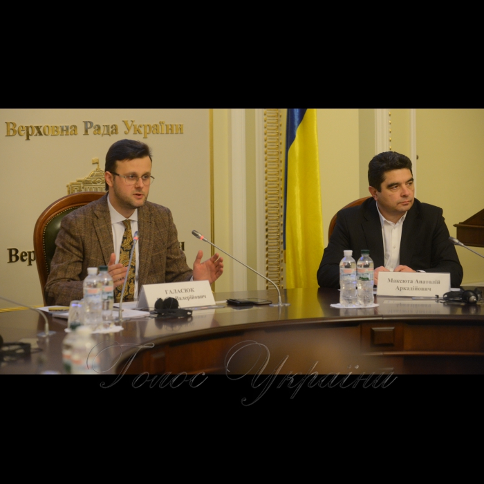 13 грудня 2016 у рамках парламентського круглого столу «Кооперація та ESOP в Україні - на шляху до інклюзивної економіки», організованого за ініціативи Українського кооперативного альянсу (УКА)  та Центру економічної демократії під егідою Комітету ВРУ з питань промислової політики та підприємництва обговорили конкретні шляхи та пропозиції розвитку малого та середнього бізнесу, кооперації та впровадження механізму ESOP в Україні, а також - проекти з розвитку соціального підприємництва.
Голова Комітету Верховної Ради України з питань промислової політики та підприємництва Віктор Галасюк, екс-перший заступник міністра економічного розвитку і торгівлі України Анатолій Максюта.