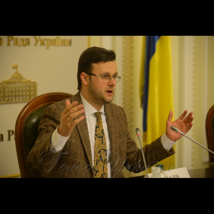 13 грудня 2016 у рамках парламентського круглого столу «Кооперація та ESOP в Україні - на шляху до інклюзивної економіки», організованого за ініціативи Українського кооперативного альянсу (УКА)  та Центру економічної демократії під егідою Комітету ВРУ з питань промислової політики та підприємництва обговорили конкретні шляхи та пропозиції розвитку малого та середнього бізнесу, кооперації та впровадження механізму ESOP в Україні, а також - проекти з розвитку соціального підприємництва.
Голова Комітету Верховної Ради України з питань промислової політики та підприємництва Віктор Галасюк.