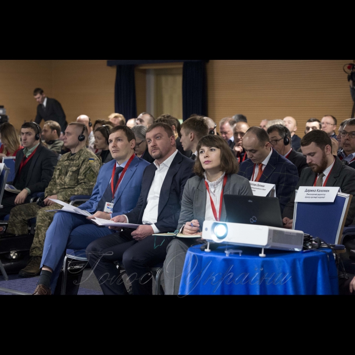 15 грудня 2016 Київ. У конгрес – холлі Президент-отель відбулась ІІІ міжнародна конференція «Повернення украдених активів корумпованої політичної еліти: арешт; конфіскація; управління» – спеціалізований захід для правоохоронних органів, присвячений практичним питанням арешту, конфіскації та управління активами, одержаними від корупційних злочинів. Організатори: громадські організації Центр протидії корупції та Transparency International Україна. 