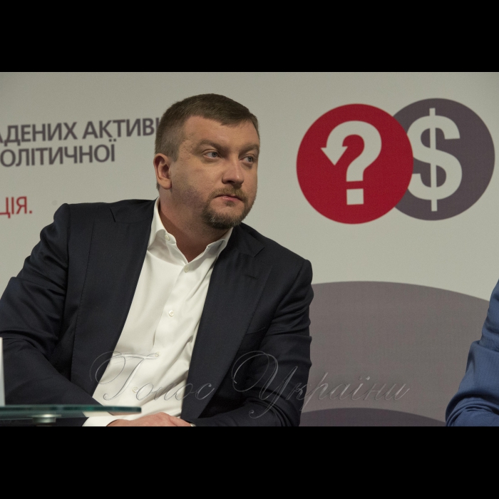 15 грудня 2016 Київ. У конгрес – холлі Президент-отель відбулась ІІІ міжнародна конференція «Повернення украдених активів корумпованої політичної еліти: арешт; конфіскація; управління» – спеціалізований захід для правоохоронних органів, присвячений практичним питанням арешту, конфіскації та управління активами, одержаними від корупційних злочинів. Організатори: громадські організації Центр протидії корупції та Transparency International Україна. 
Міністр юстиції Павло Петренко.